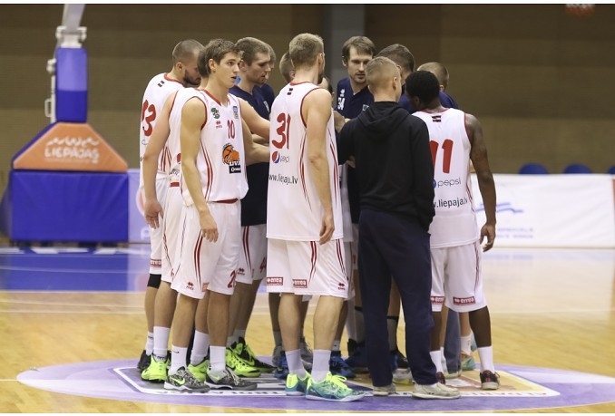 “Liepāja”/”Triobet” basketbolisti spraigā duelī sagādā “Valmierai” sesto zaudējumu pēc kārtas