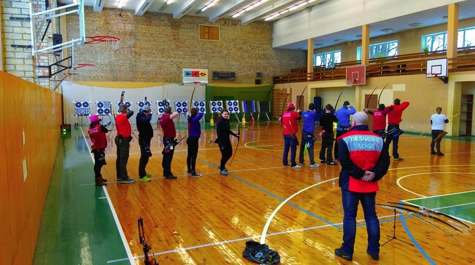 Kazdandzniekam Latvijas rekords loku šaušanā savā vecuma grupā