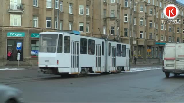 No sliedēm atkal noskrien tramvajs