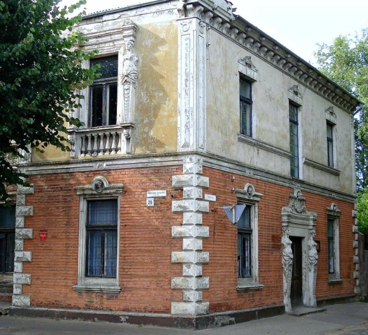 Restaurētas vēsturiskās durvis