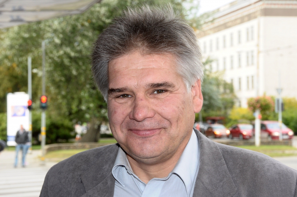 Atbrīvo no vietnieka amata