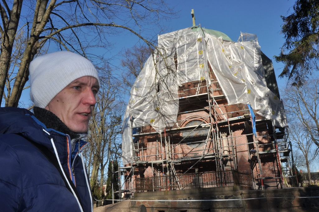 Soli pa solim sakārto Liepājas kapsētas