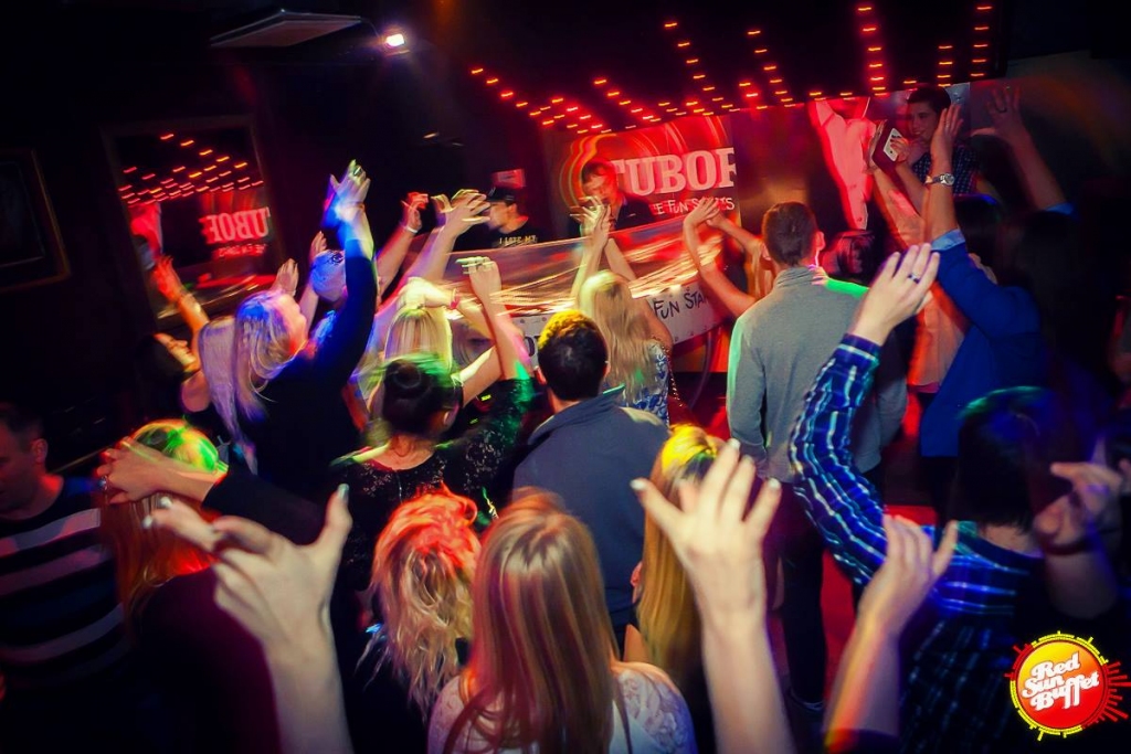 “Red Sun Buffet” nedēļu aizvadīs rallija gaisotnē