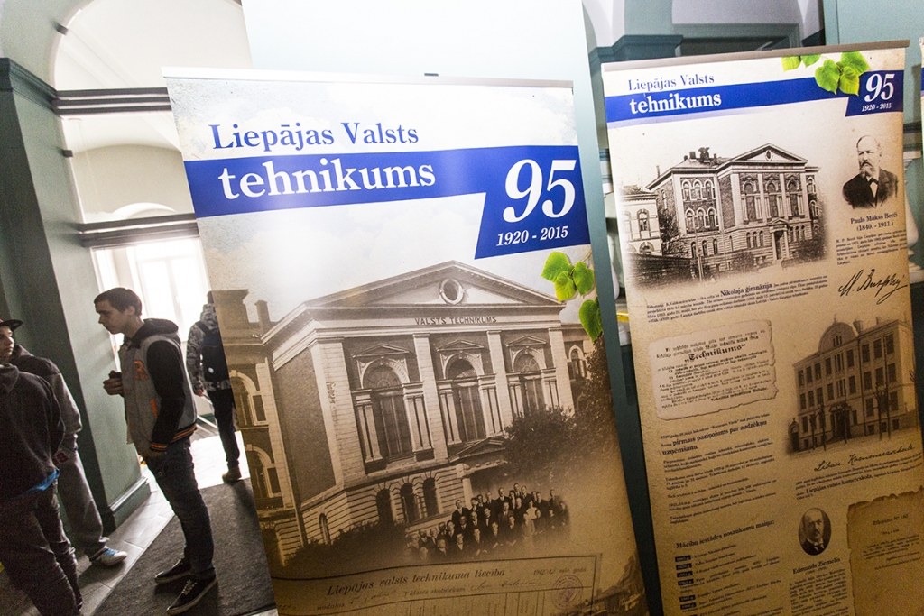 Atklāj Liepājas Valsts tehnikuma jubilejai veltītu izstādi