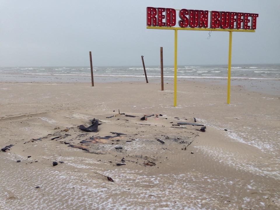 Nodeg ”Red Sun Buffet” būda; uzskata, ka darbojušies ļaundari