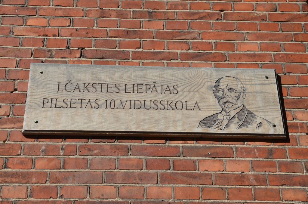 Skola vēlas saglabāt Čakstes vārdu karogā
