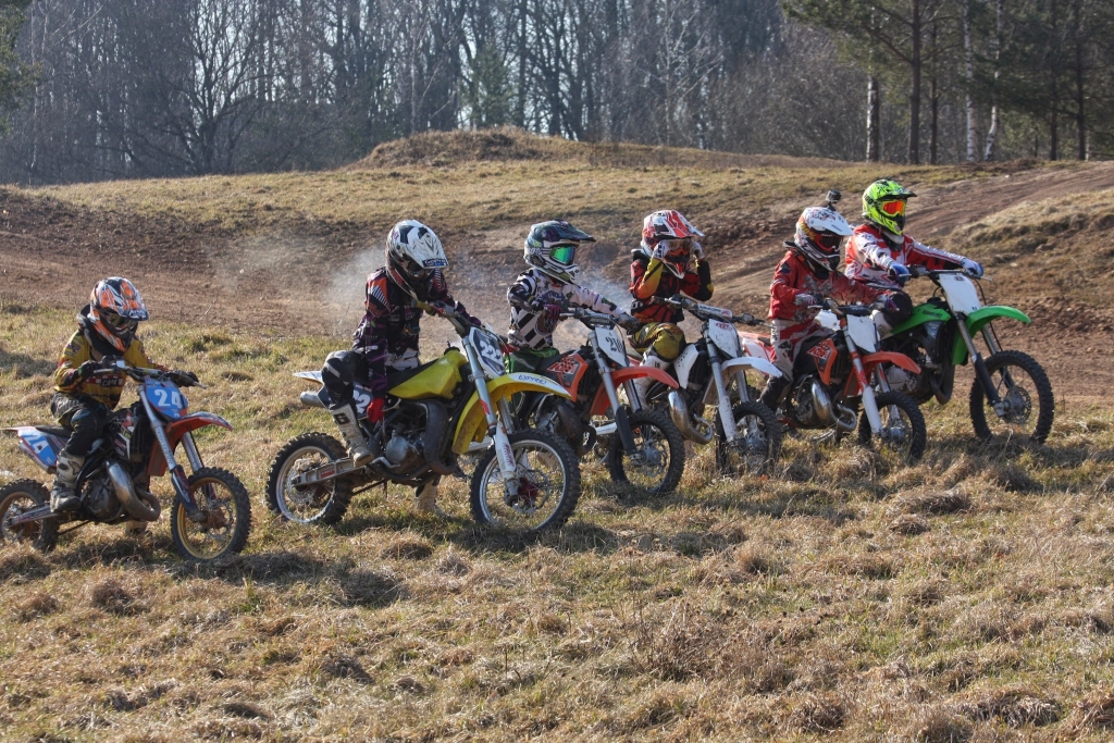 Noslēgusies motosportistu treniņnometne