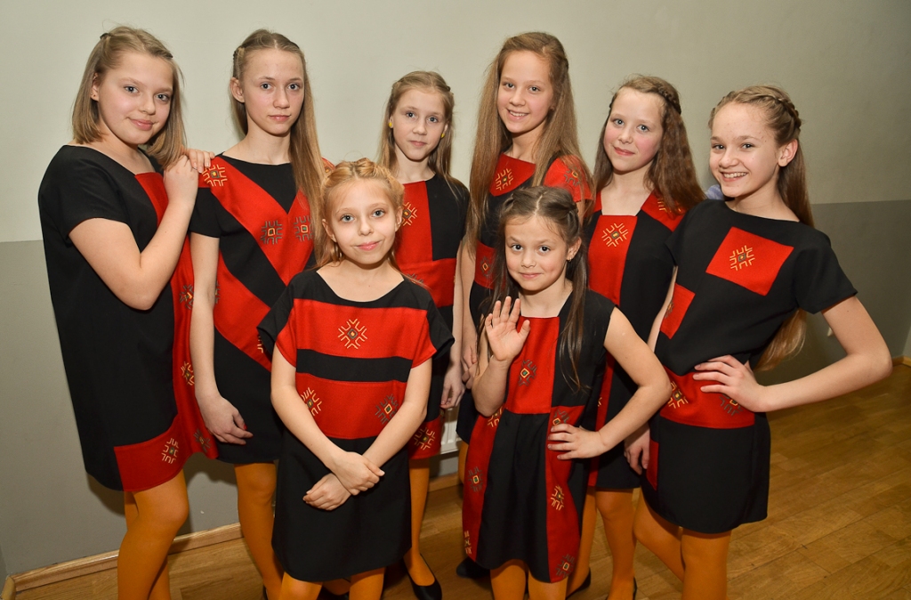Tērpu kolekciju skate “Rakstu darbi”