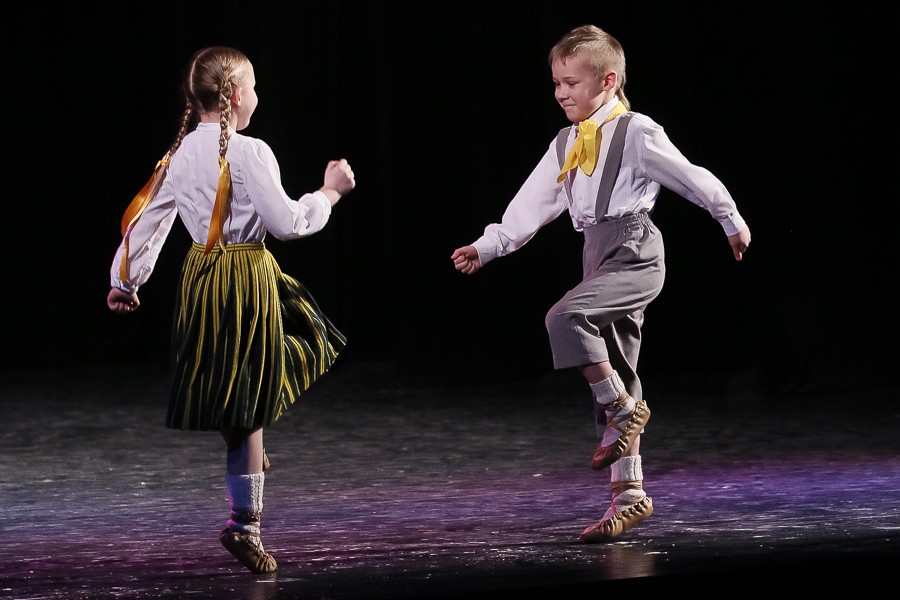 Liepājas pilsētas skolu jaunatnes tautisko deju kolektīvu skate