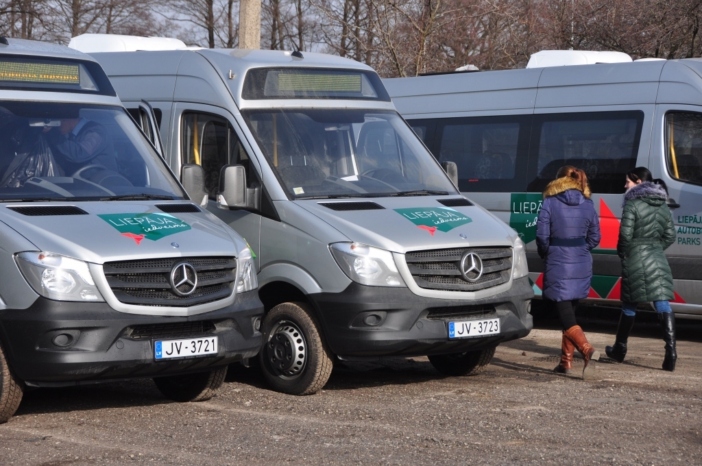 Liepājā sāk kursēt astoņi jaunie mikroautobusi