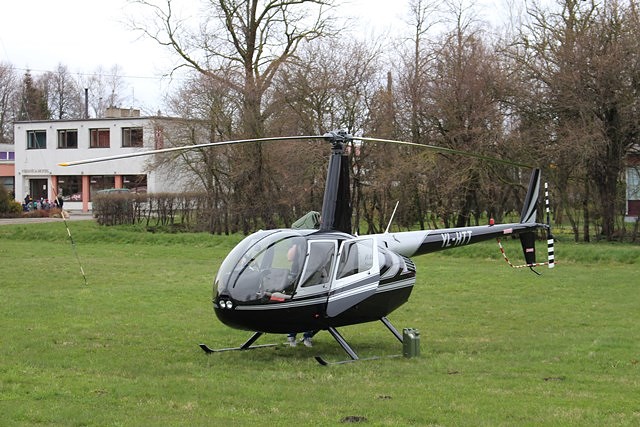 Nīcā nolaižas helikopters