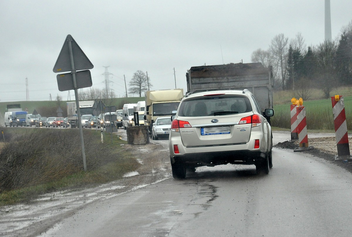Ceļu būvdarbu dēļ autovadītājiem brīvdienās jārēķinās ar satiksmes ierobežojumiem