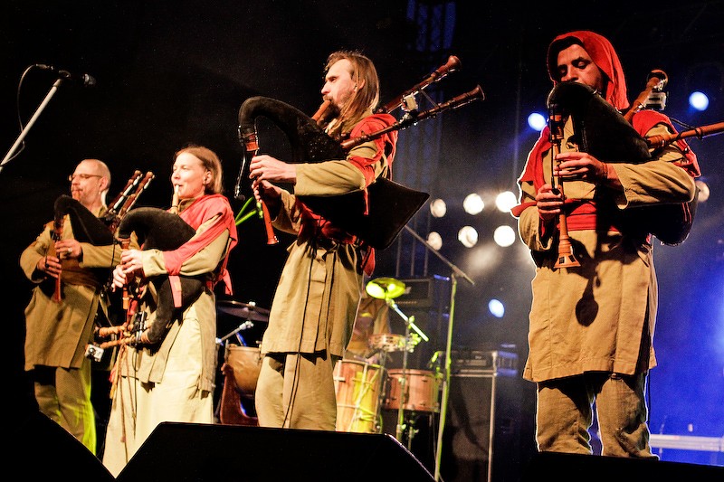 Uzstāsies dūdu un bungu grupa ”Auļi”