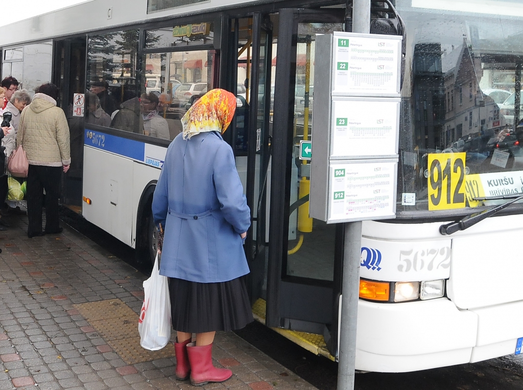 Plāno jaunu kārtību braukšanas maksas aprēķinam un atvieglojumiem sabiedriskajā transportā