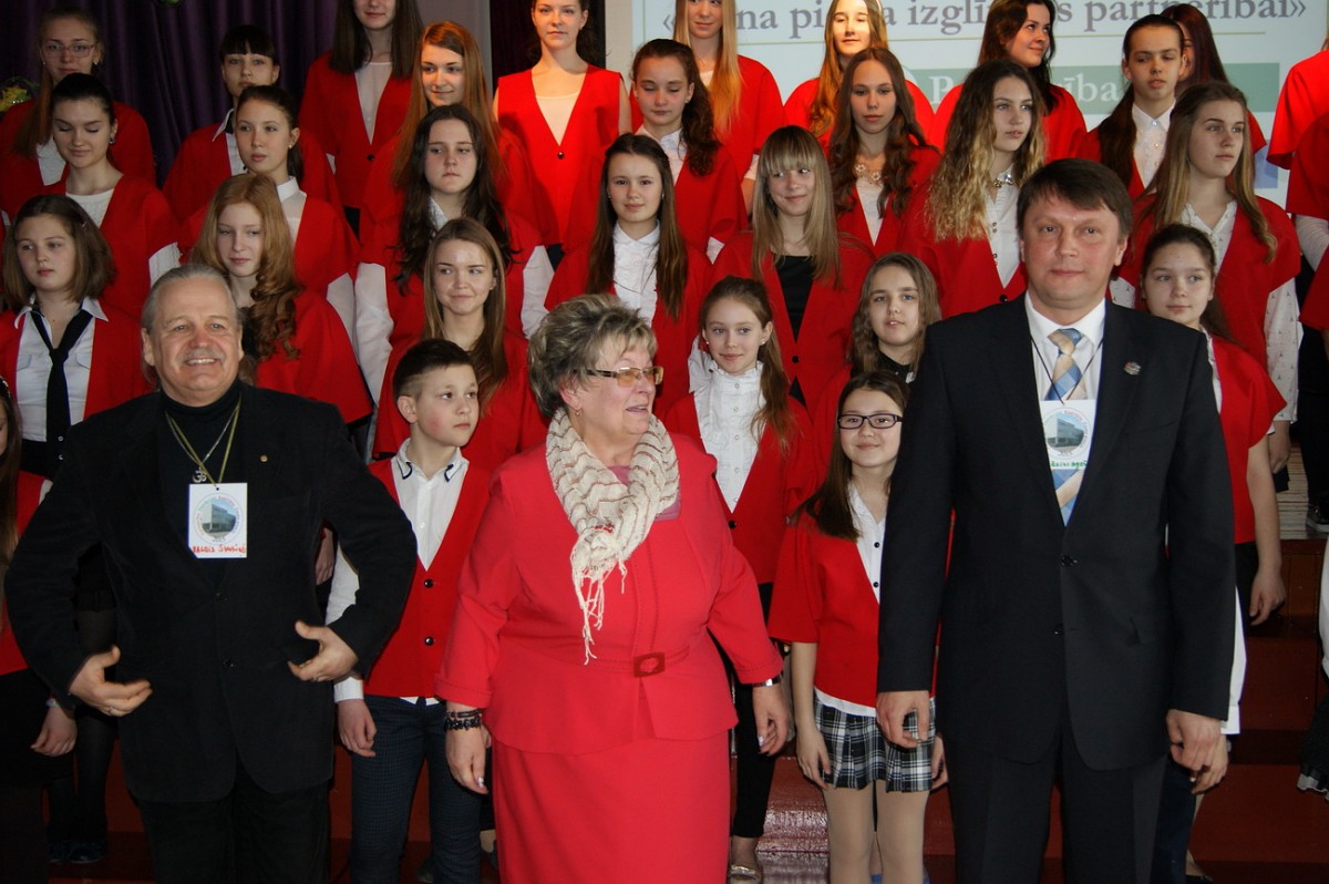 A.Puškina 2. vidusskolā diskutē par pieeju izglītības partnerībai