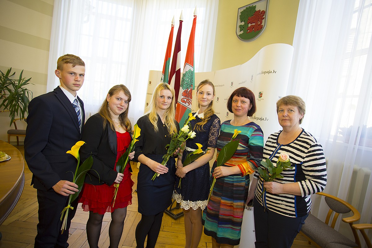 Sumina olimpiāžu uzvarētājus