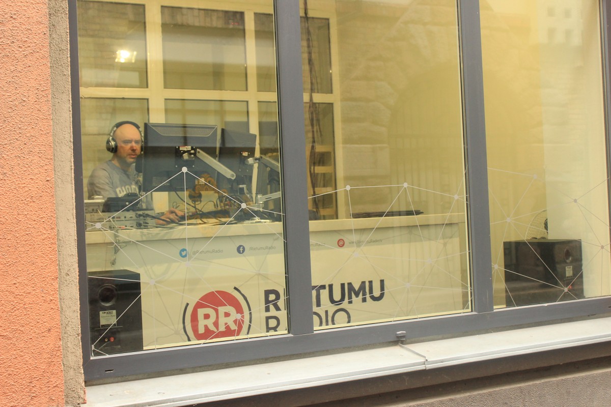 Radio ievācas Pasta ielā