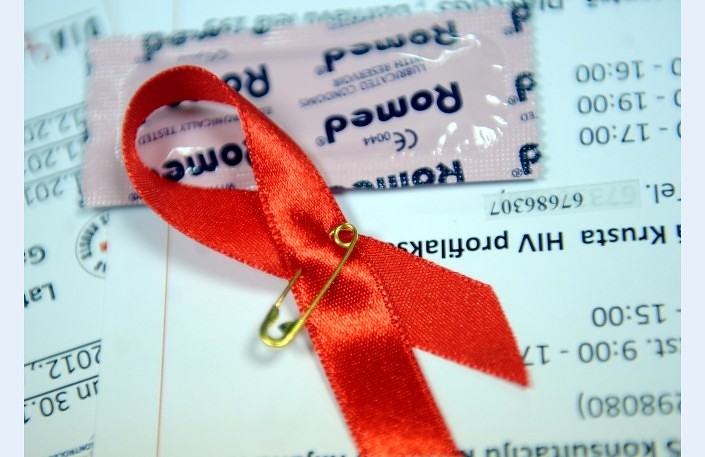 Ar klusuma brīdi pieminēs AIDS upurus