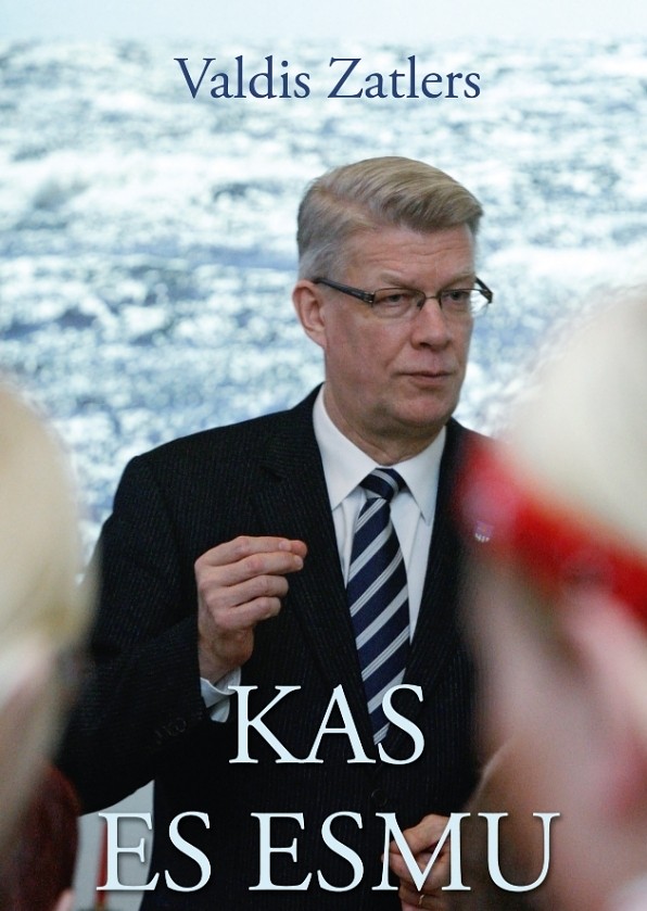 Valdis Zatlers dāvina skolām grāmatu “Kas es esmu”