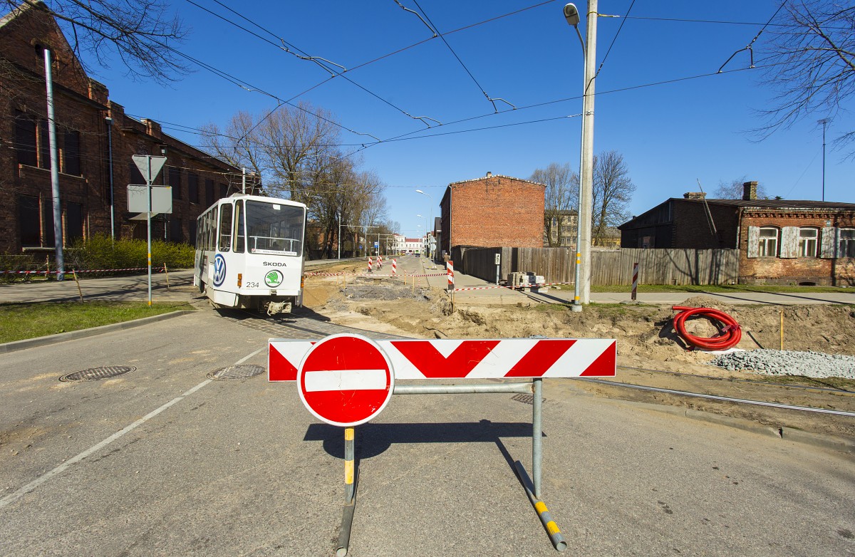 Slēgs satiksmi Dzelzceļnieku ielā