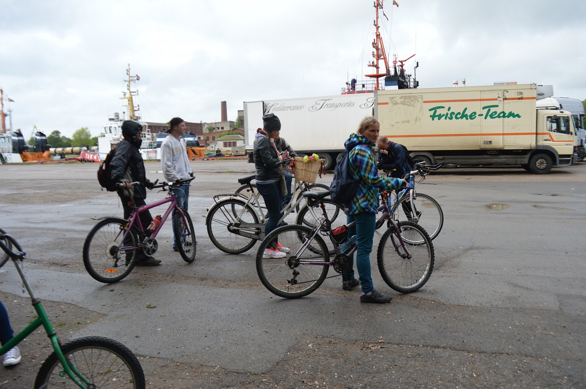 Velobraucienos izpēta dažādas Liepājas vietas