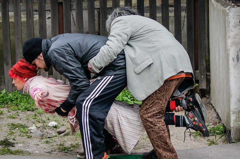 Ar izrādi “Es jums saku: dziediet!” – ārzemēs