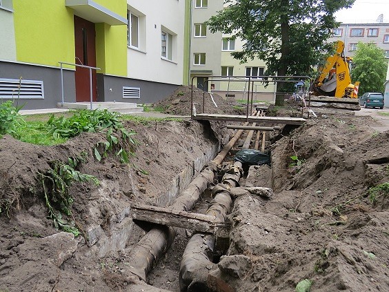 ”Liepājas enerģija” veic siltumtrašu rekonstrukciju pilsētas domes apstiprinātajos objektos par pagalmu labiekārtošanu