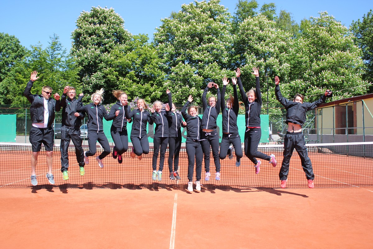 Liepājas Tenisa sporta skolas sieviešu komanda izcīna zeltu