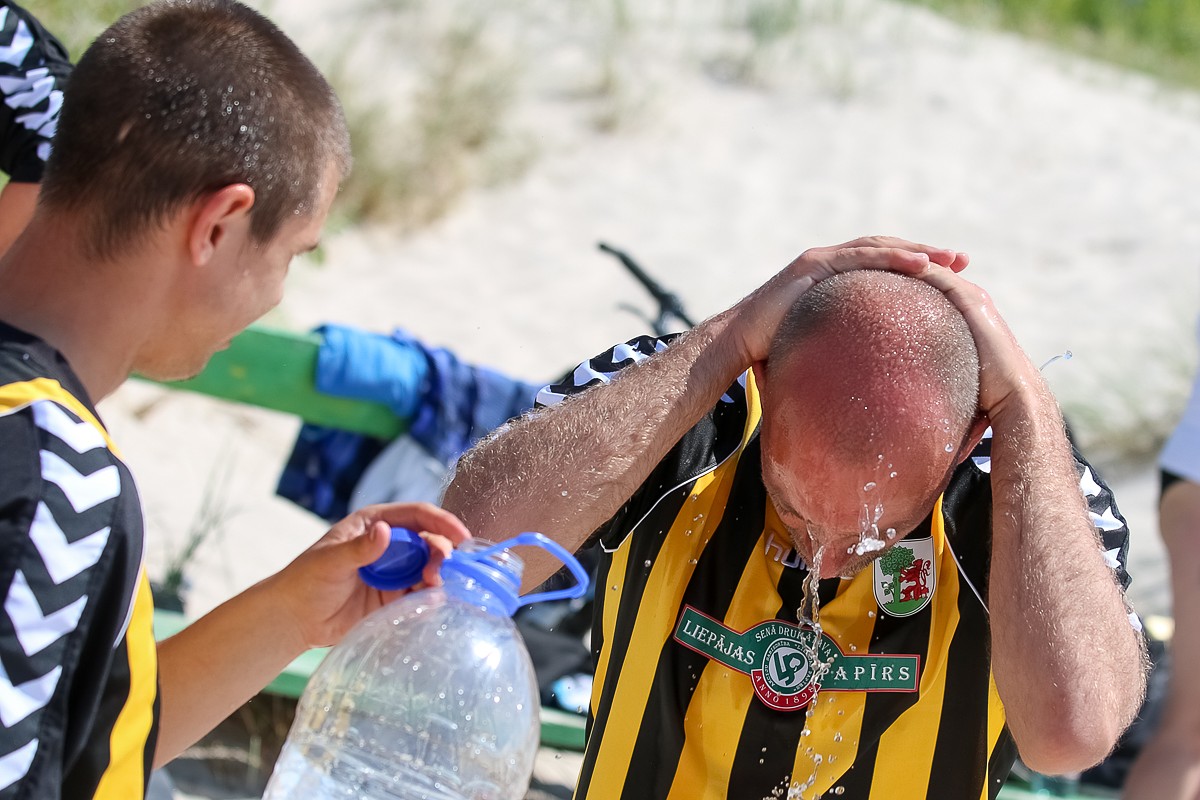Smiltis karsēja pludmales futbols