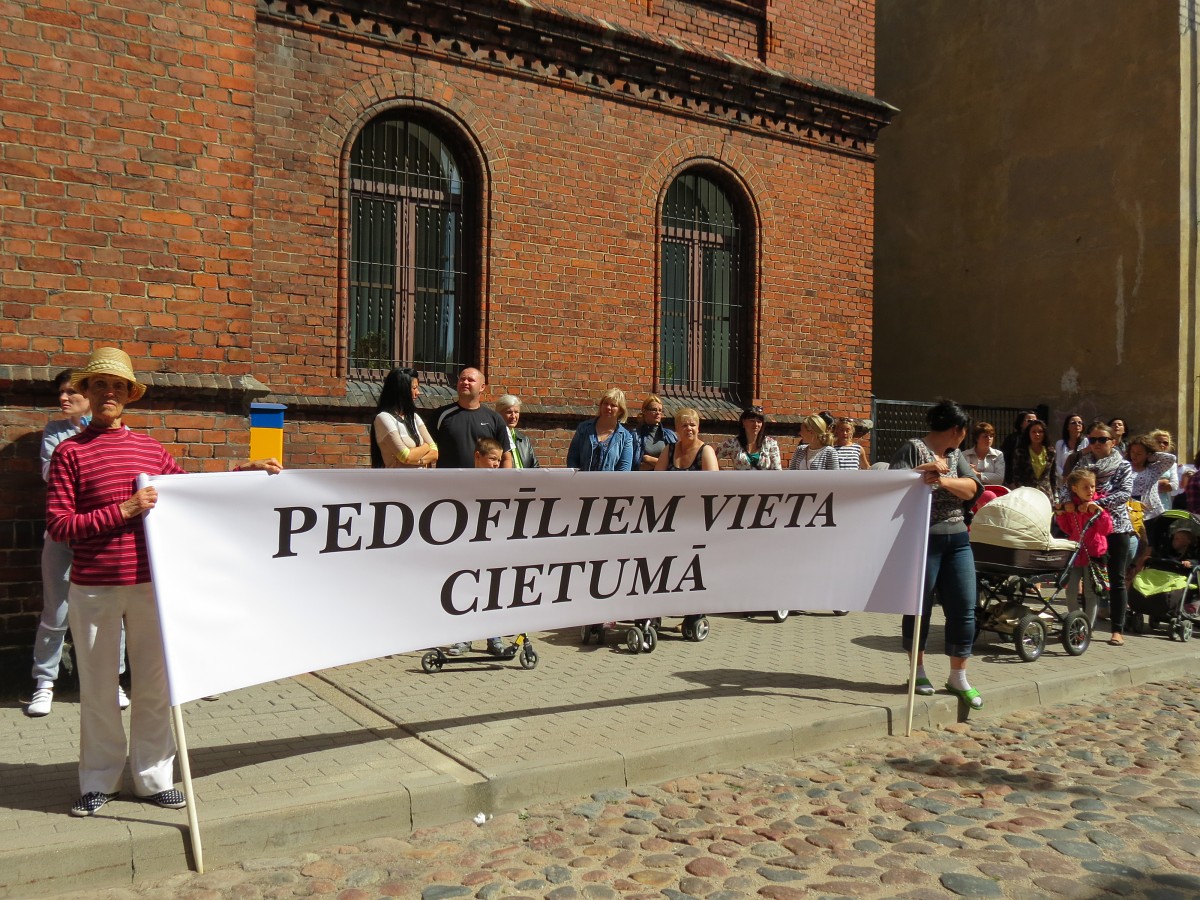 Pedofilu lietā apelācijas sūdzību iesniedzis arī viens no apsūdzētajiem