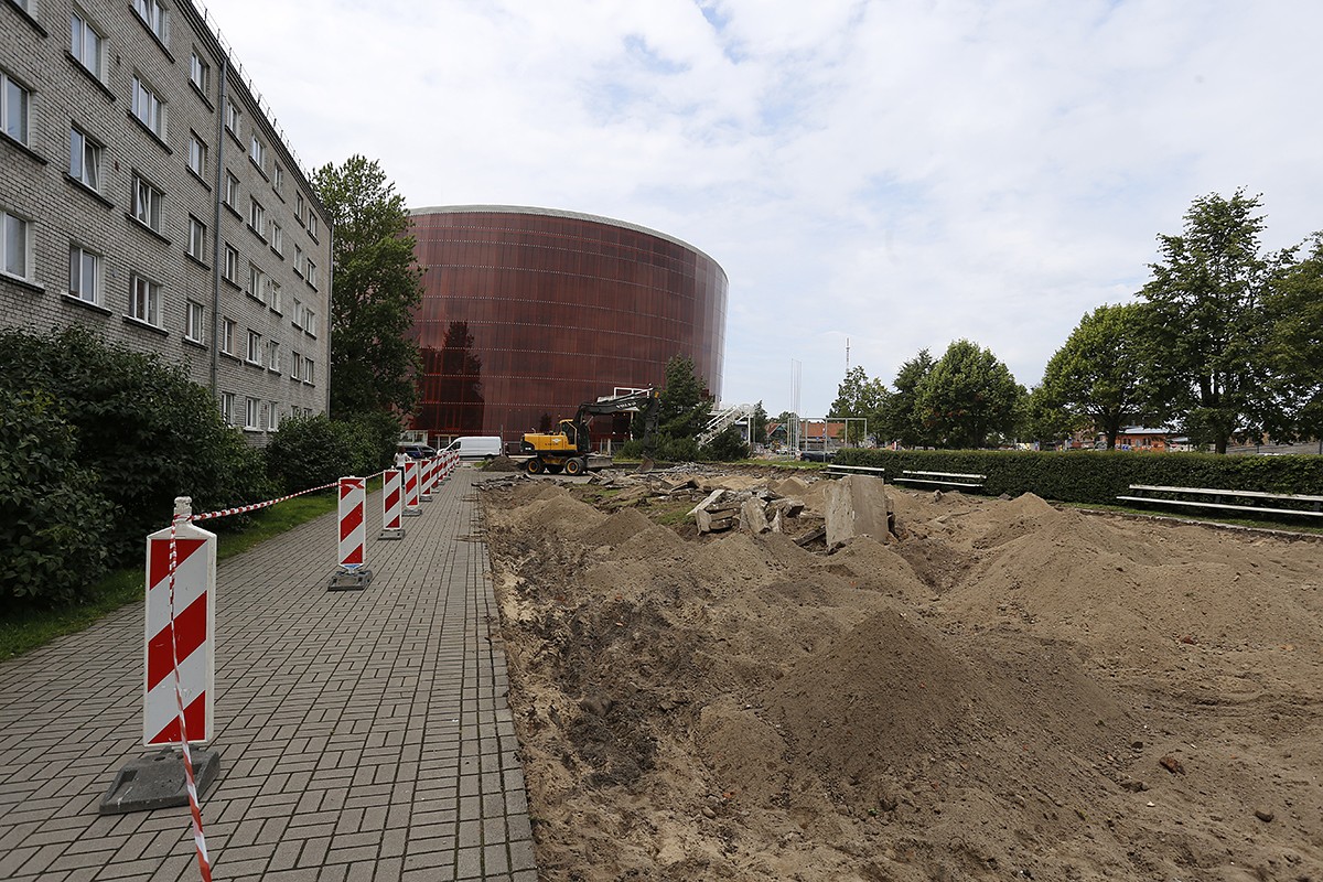 Gatavojoties koncertzāles atklāšanai, notiek apkārtnes ieliņu un teritoriju sakārtošana