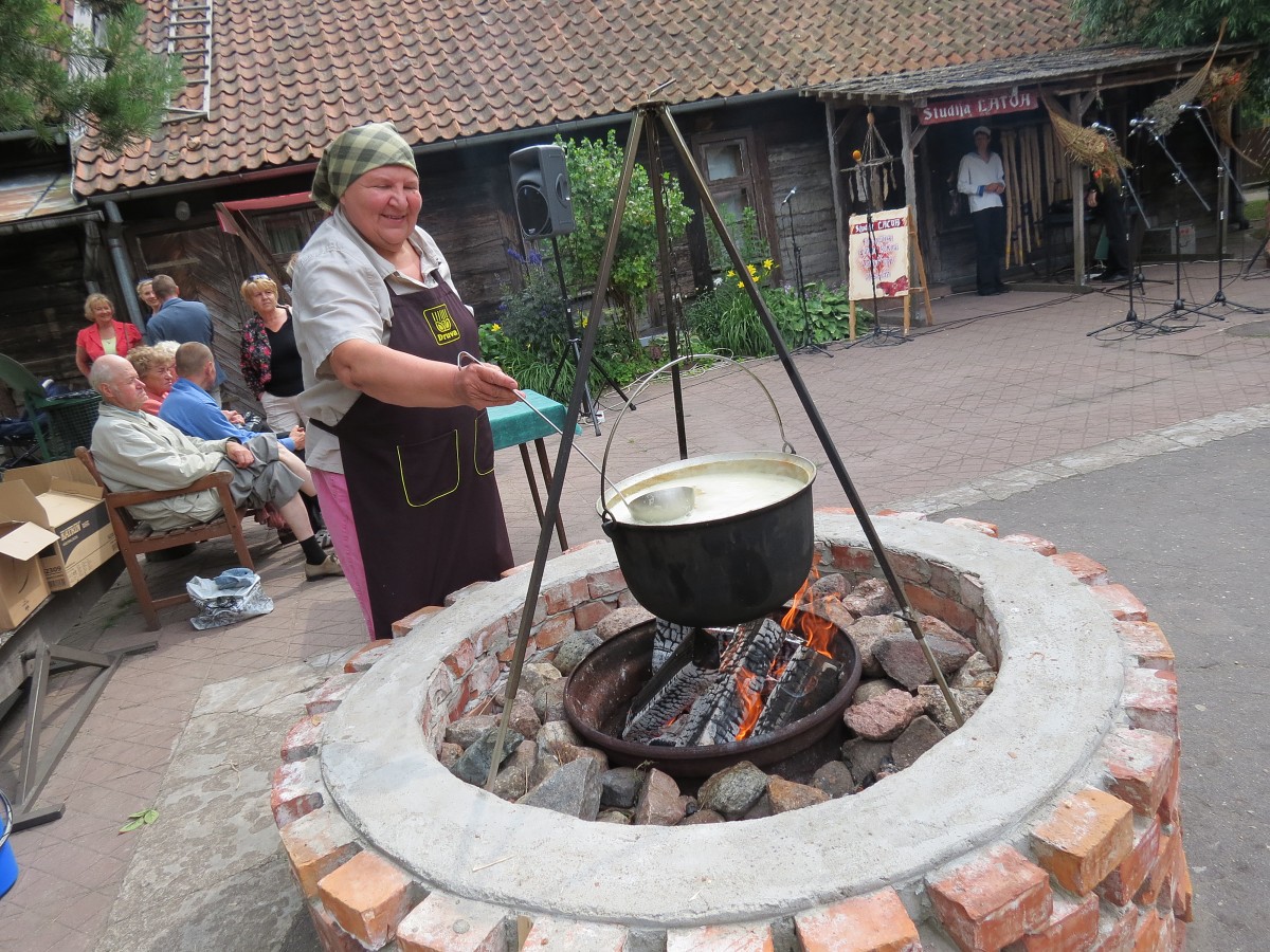 Kungu ielas kvartālā svin Zirņu balli