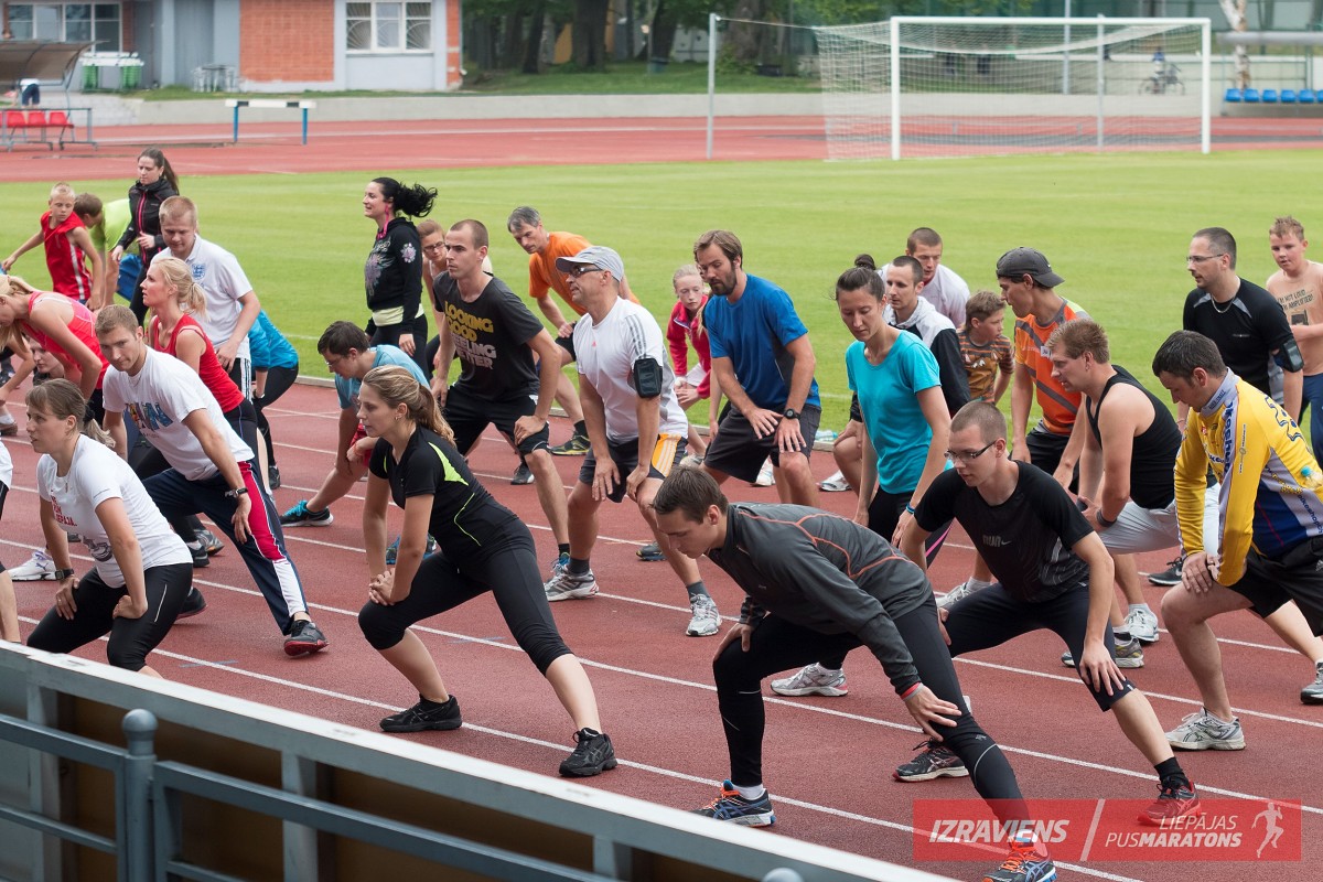 Ar intervālu treniņu stadionā turpinās gatavoties “Liepājas pusmaratonam”