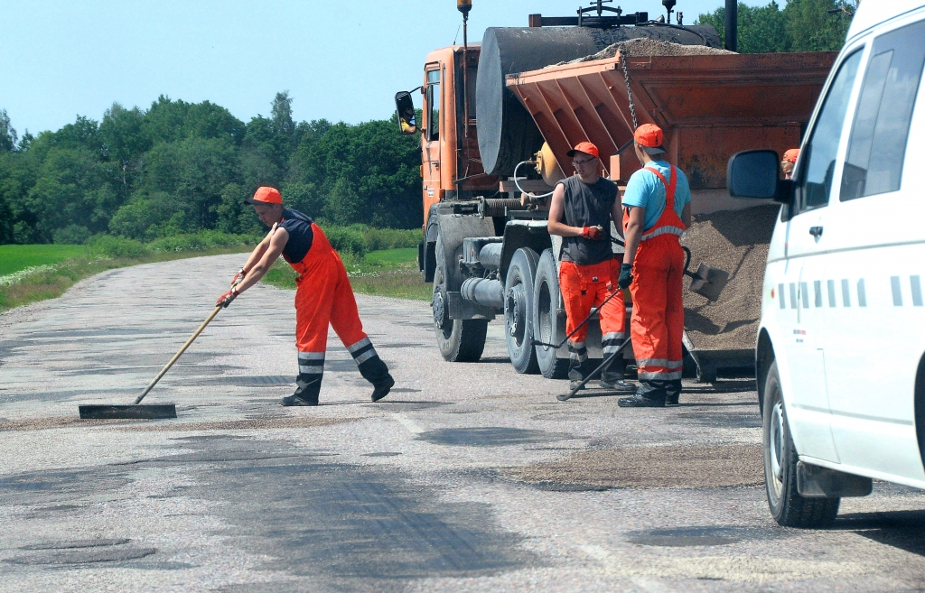 Sāk ceļa seguma atjaunošanas būvdarbus uz Liepājas šosejas posmā no Grobiņas līdz Liepājai