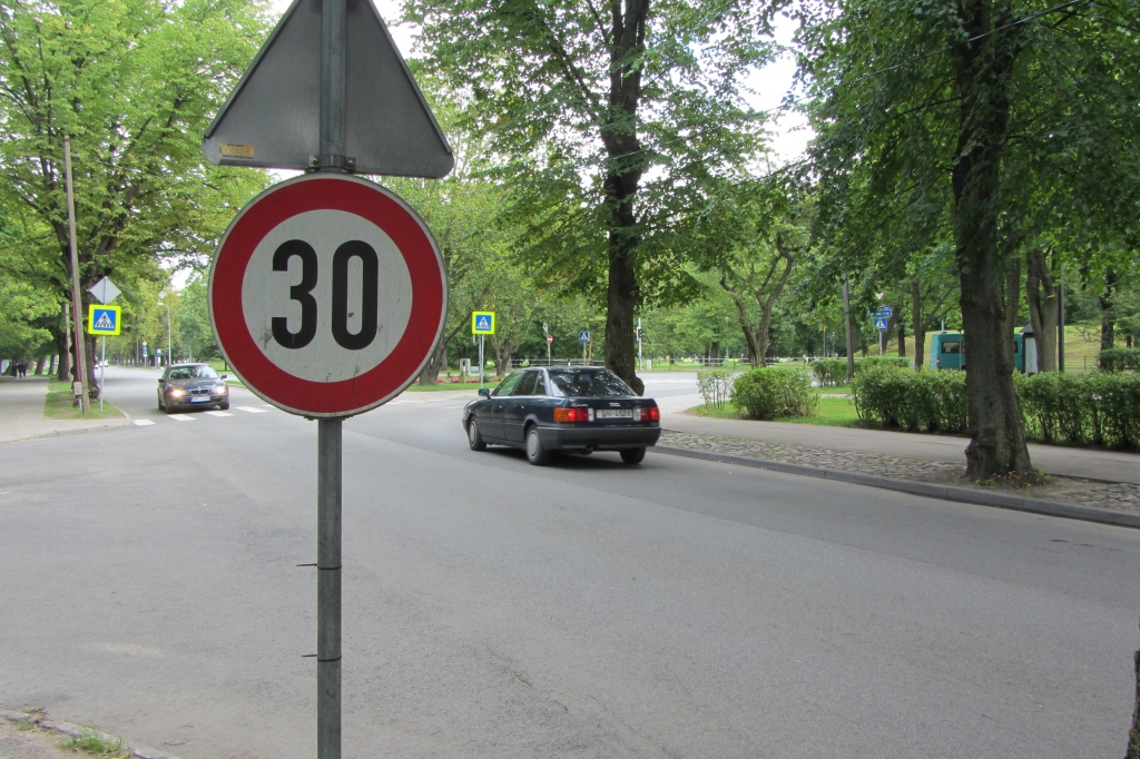 Aiztur ceļa zīmes zagļus
