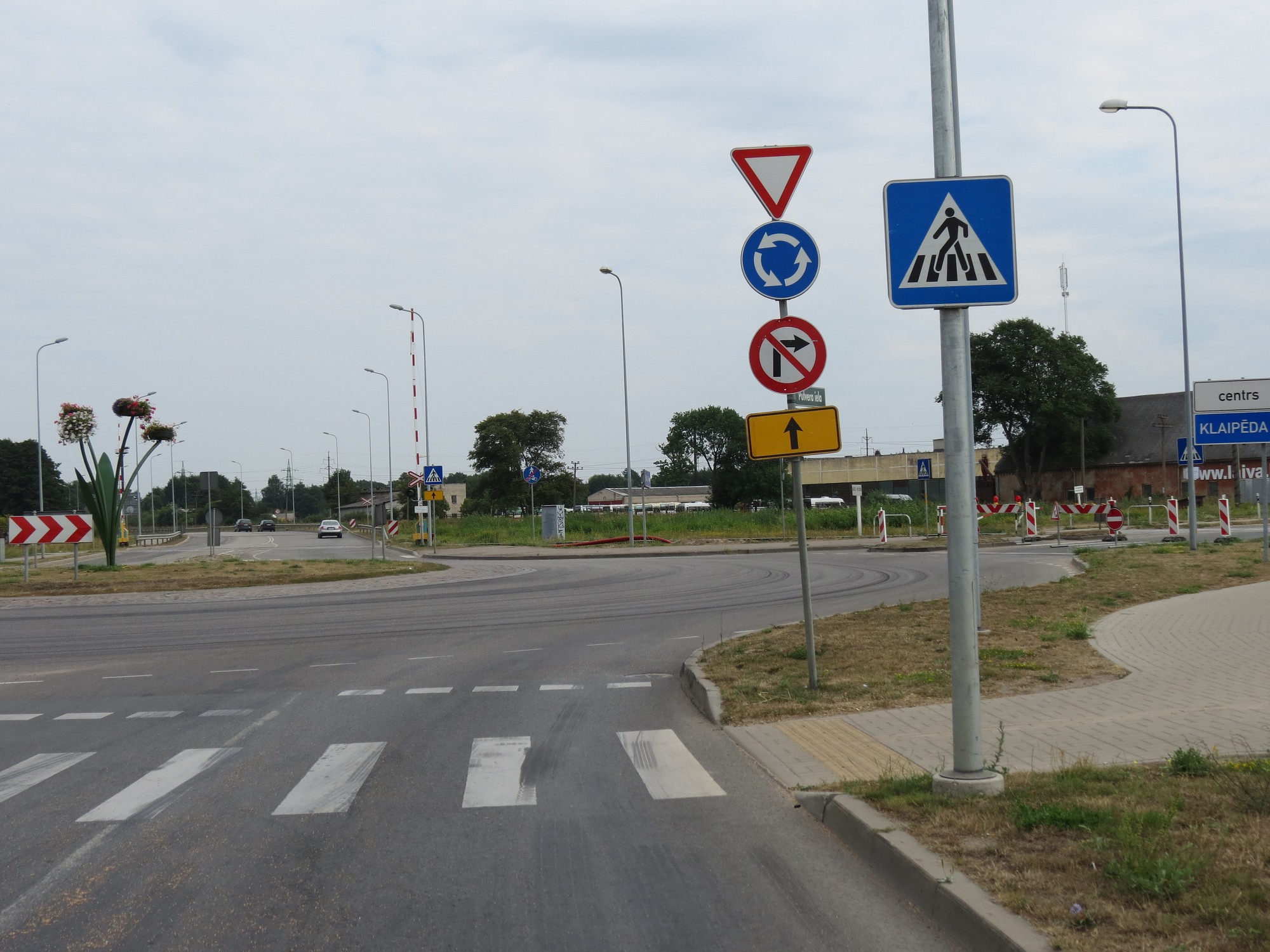 Vadoties pēc ceļa zīmēm, Cukura ielas aplī jābrauc ”pret spalvu”