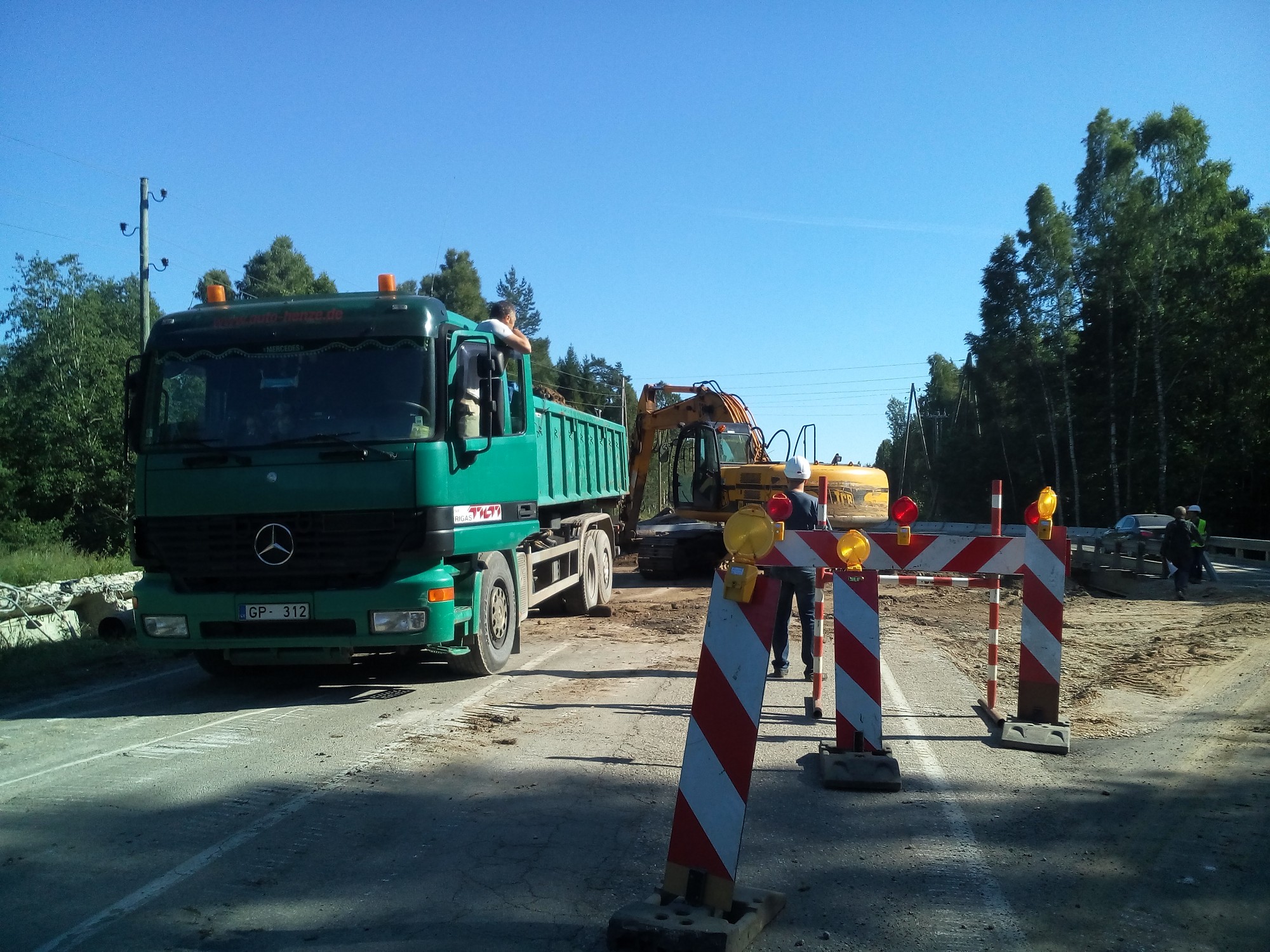 Turpinās autoceļu rekonstrukcija, jārēķinās ar sastrēgumiem