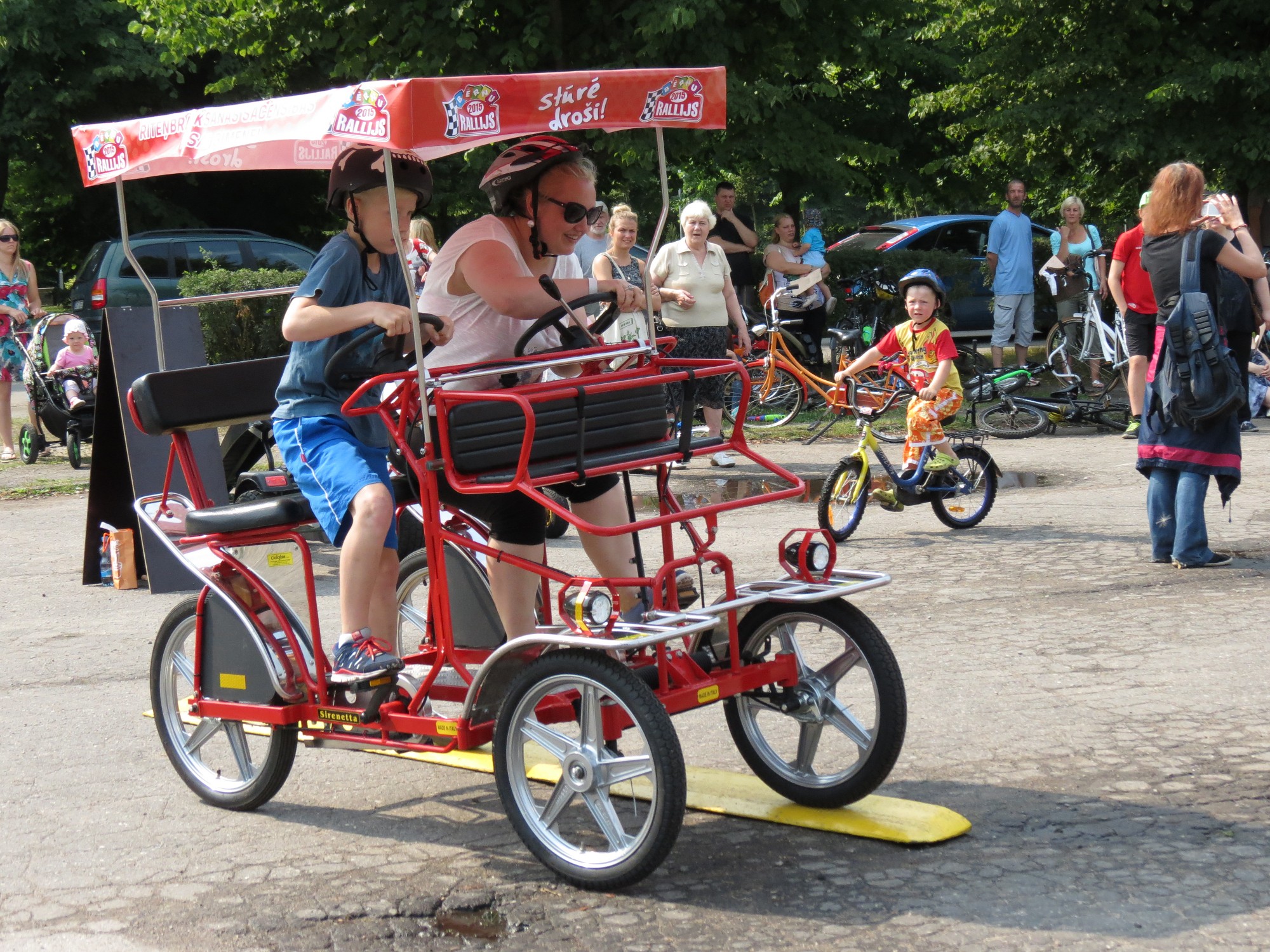 Papildināts – Bērnu rallijs pulcē vairāk nekā 100 censoņu