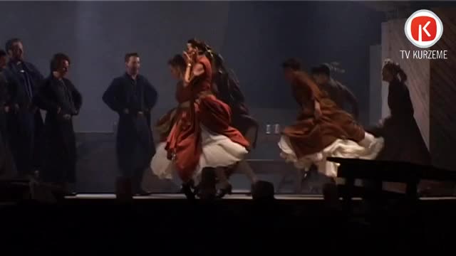 “Pūt, vējiņi!” pieskandina Karostas manēžas drupas
