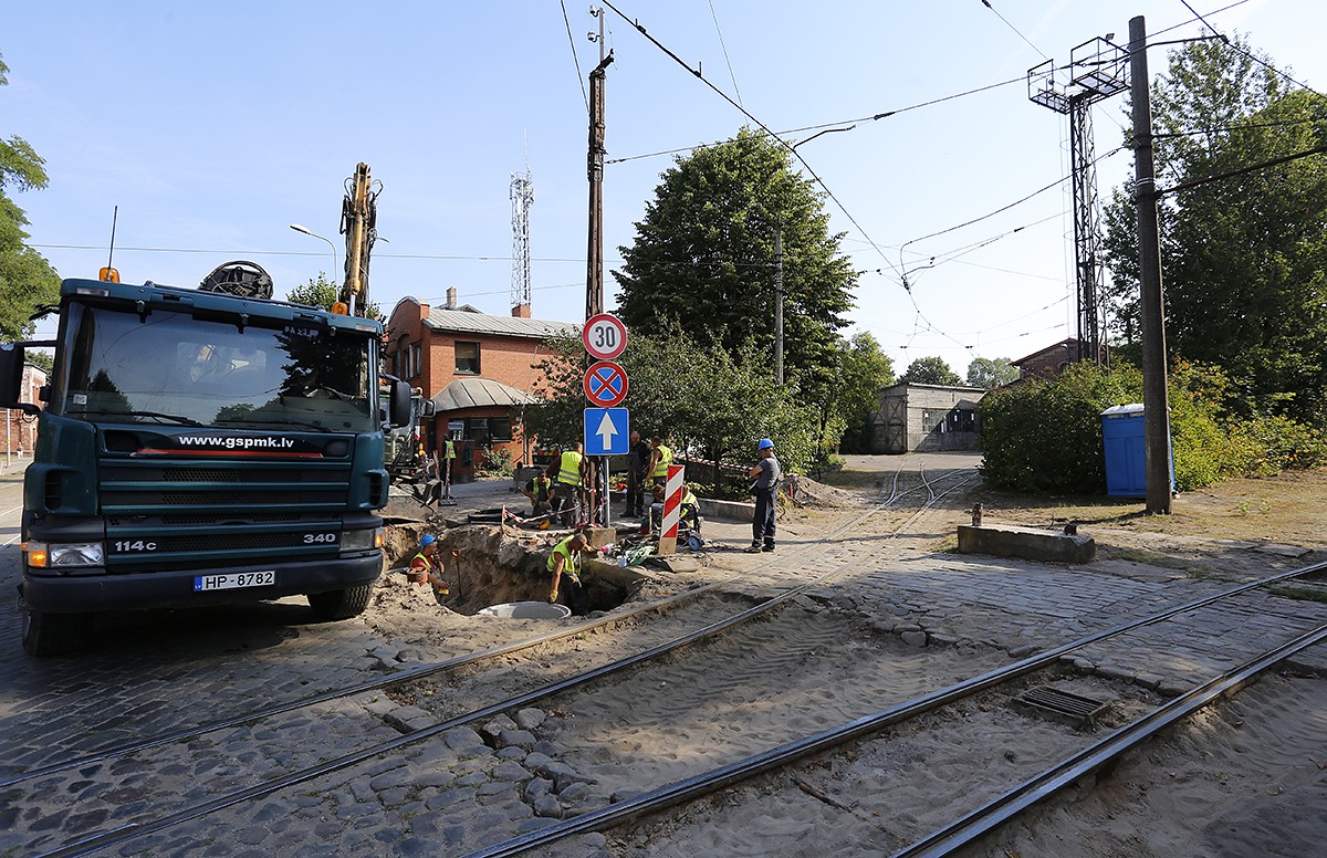 Rīgas ielā tiek veikta komunikāciju izbūve