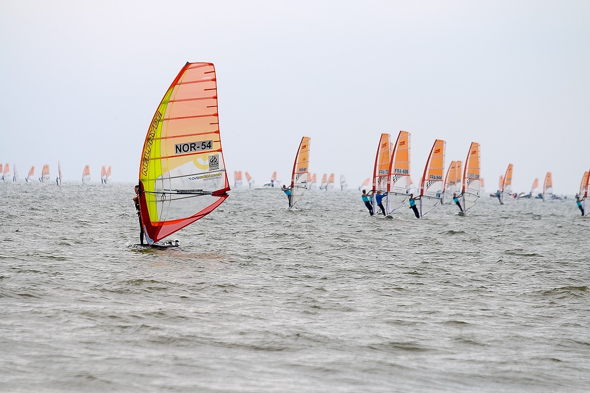 Francijas sportists Arnū triumfē Liepājā notikušajā Eiropas čempionātā vindsērfingā
