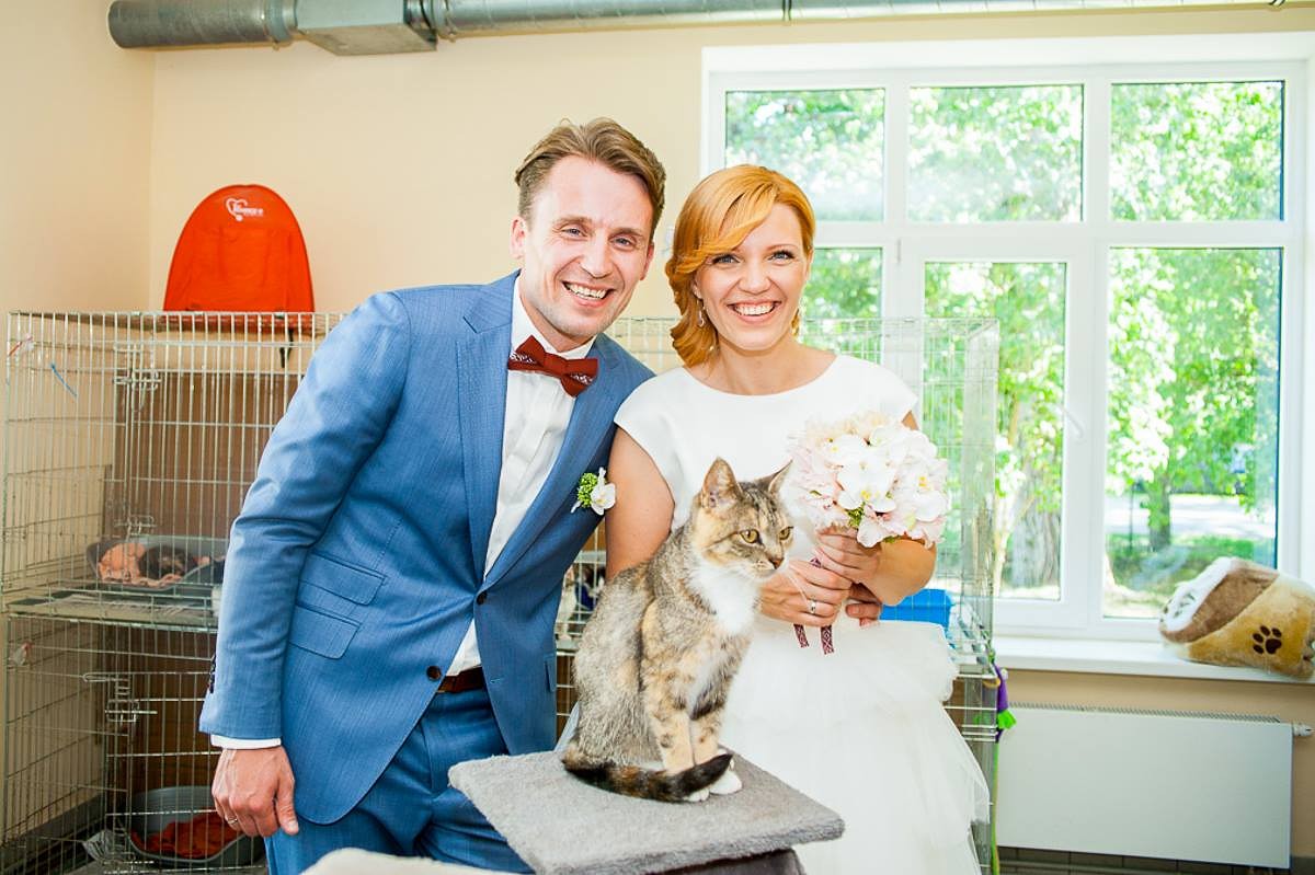Kāzinieki apdāvina dzīvnieku patversmi
