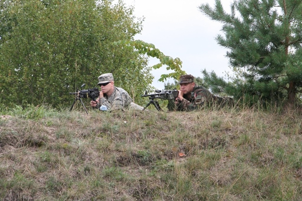 Iedzīvotājus aicina neuztraukties militāro manevru laikā