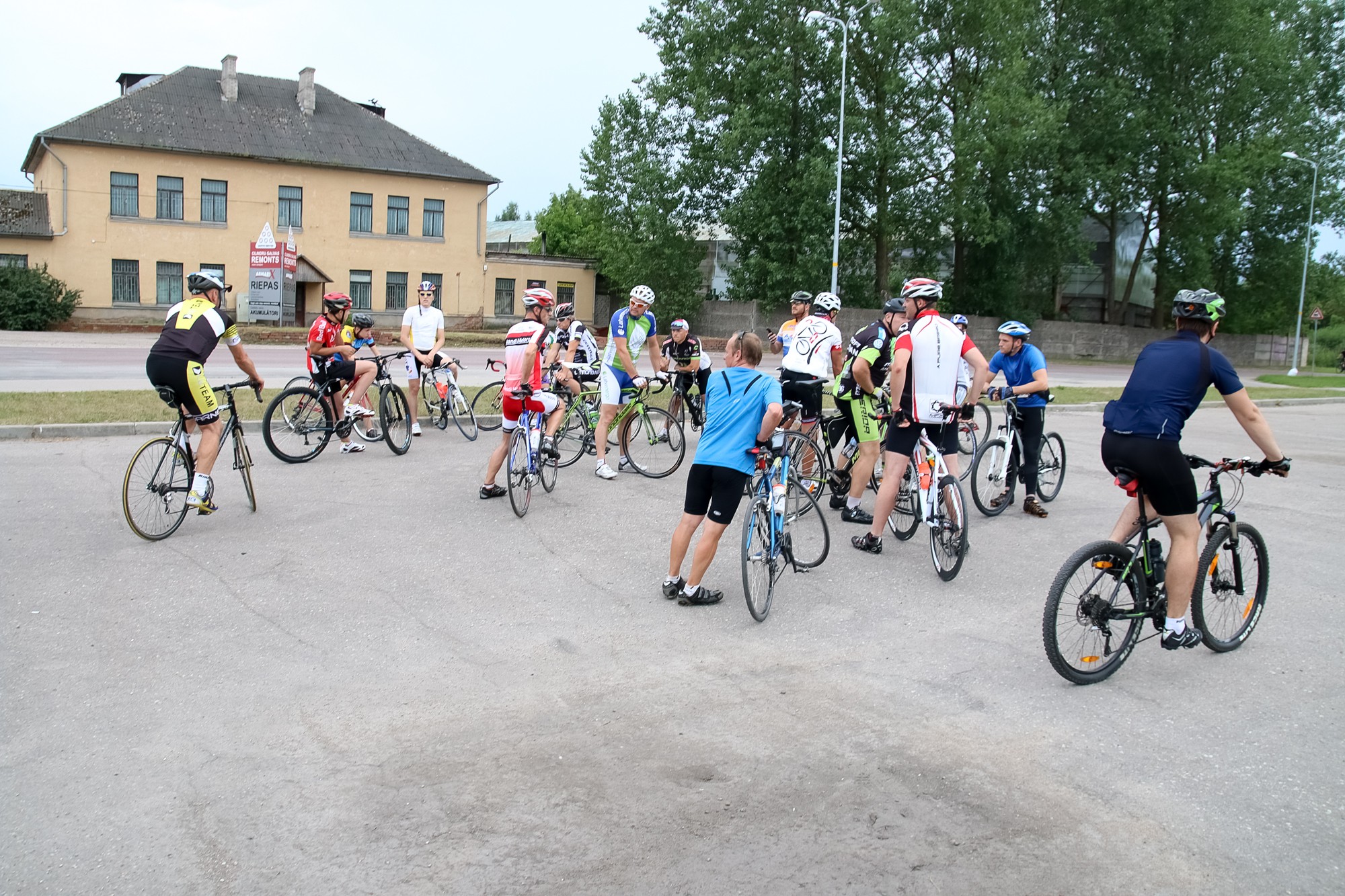 Pārbaudīja spēkus velomaratona trasē