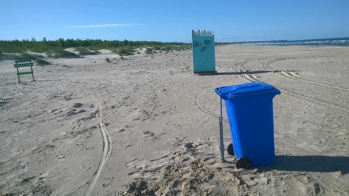 Maisiņus ar suņu kakām var izmest jebkurā konteinerā
