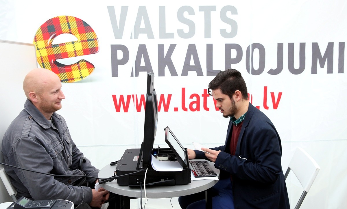 Konsultēs iedzīvotājus un uzņēmējus e-pakalpojumu lietošanā