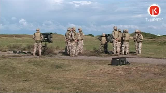 Trenējas šaut ar RBS-70 pa gaisa mērķiem