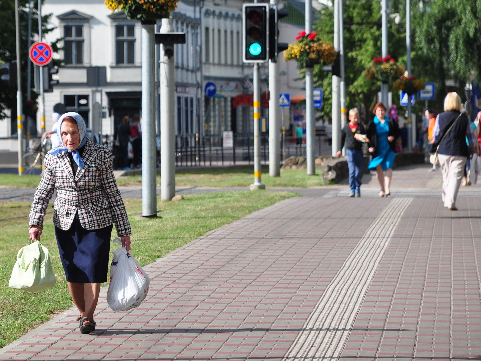 Kara situācijā arī 40,5% latviešu dotos bēgļu gaitās