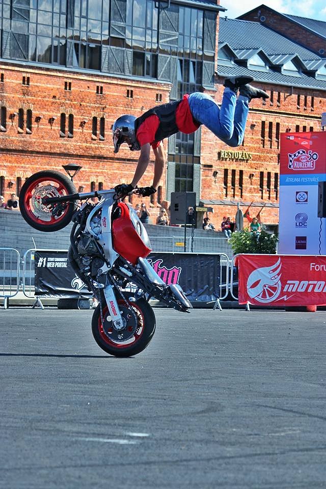 “Kurland Stunt 2015” uzvar Jānis Rozītis