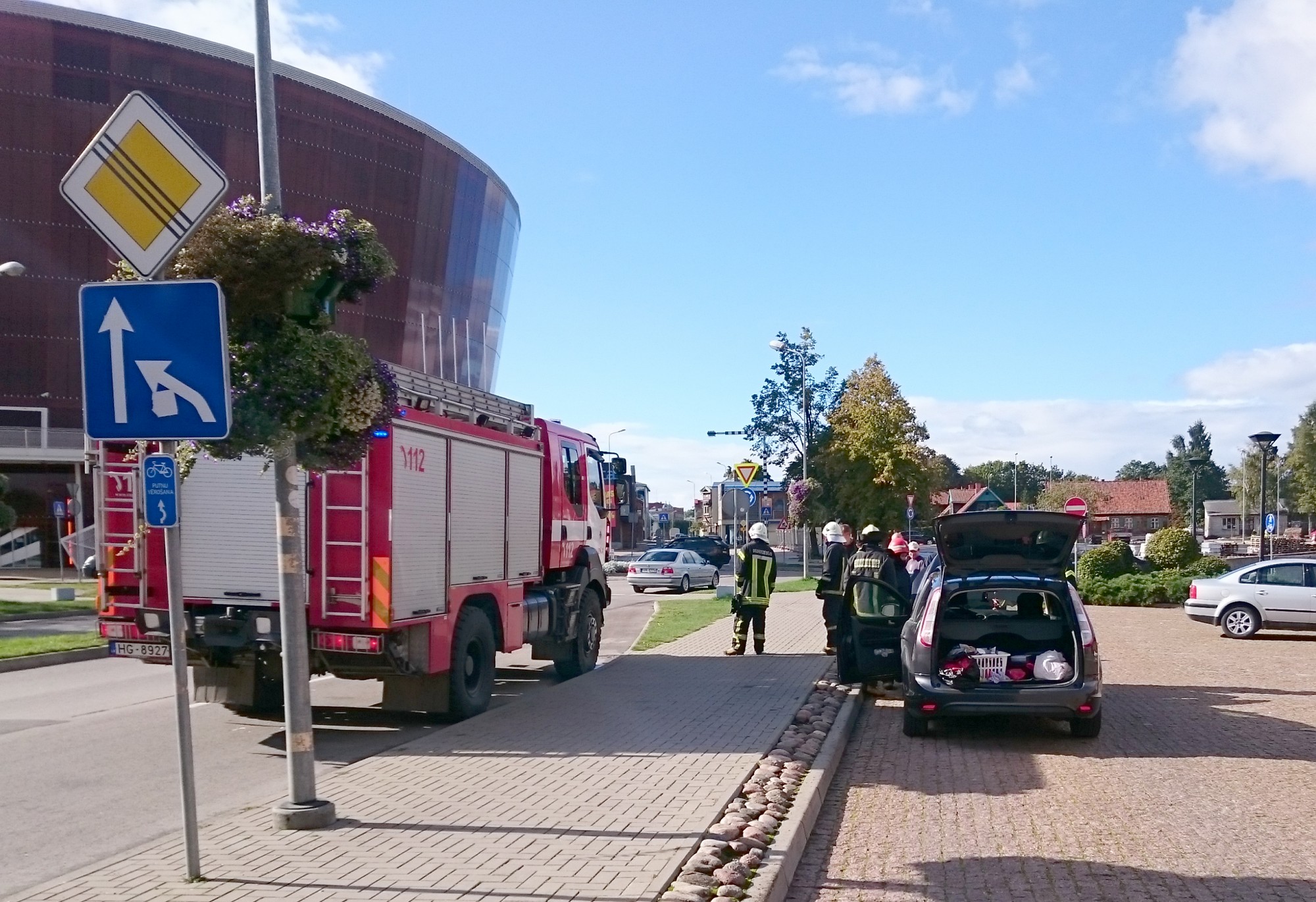 Aizdegas vieglais auto